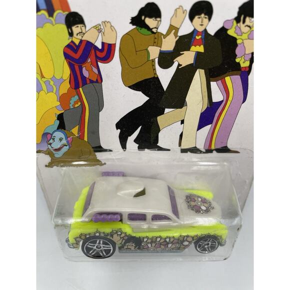 2015 Hot Wheels Cockney Cab II White The Beatles Yellow Submarine 1:64 New - Picture 7 of 10
